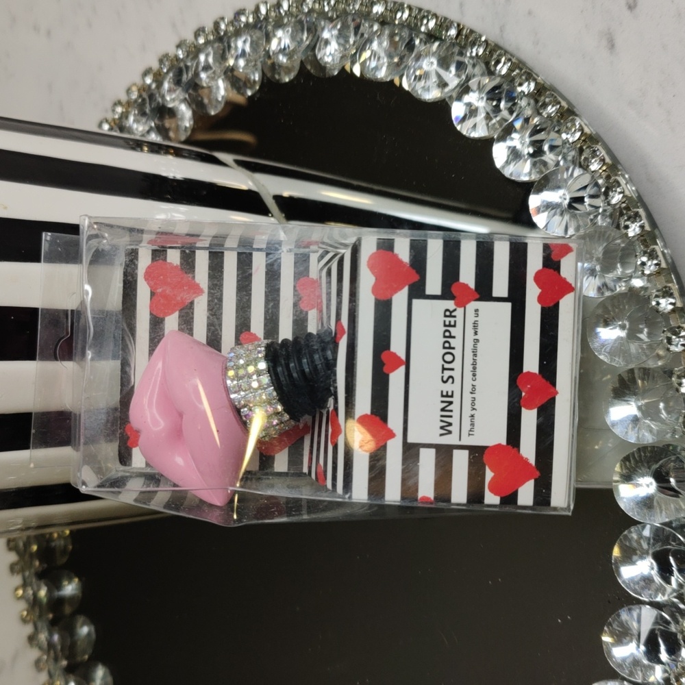 Pink Rhinestone wine stopper - Picture 7 of 8